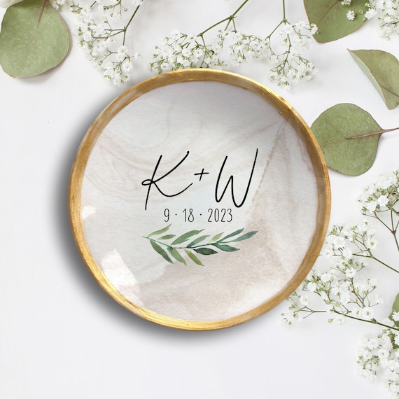 Initial ring holder hot sale
