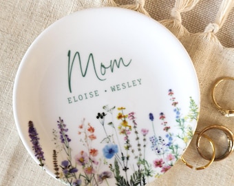Personalized Mom Ring Dish, Ceramic Wildflower Jewelry Holder for Mom