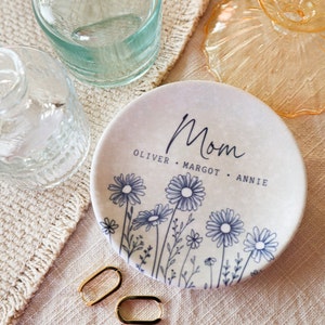 Mothers Day Gift • Personalized Ring Dish • Gift for Mom • New Mama • Perfect Grandma Gift • Mothers Day Gift from Daughter • Wildflower