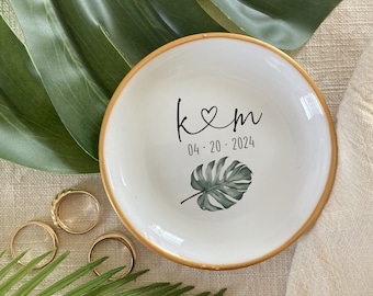 Tropical Ring Dish Engagement Gift • Ceramic Personalized Ring Holder with Monstera Leaf • Perfect Gift for Wedding • Present for Bride