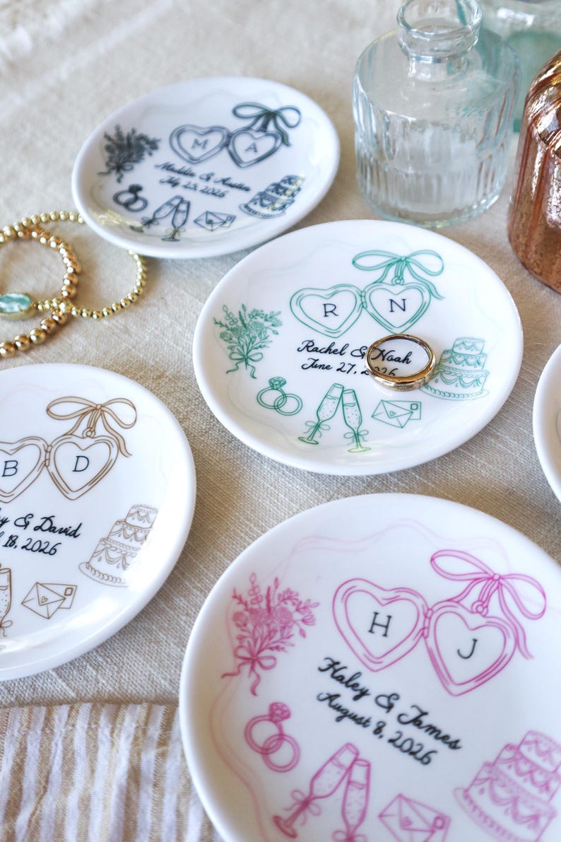 Personalized Ceramic Ring Dish, Hand-Drawn Wedding Engagement Gift, bild 7