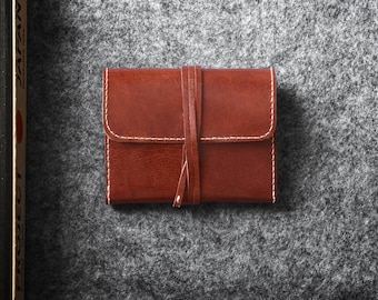 Cartera de cuero cosida a mano