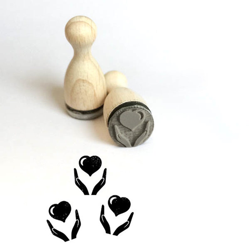 Mini Stamp Heart with Hands imagem 1