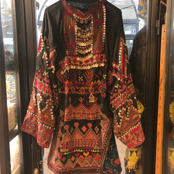 Robe Khoisan noristan faite main, robe tribale ethnique vintage, robe brodée unique