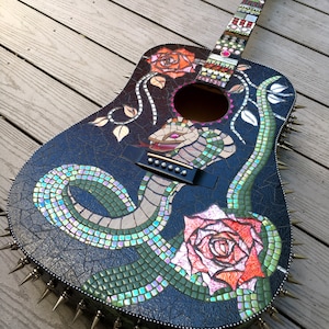 アート・デザイン・音楽 Acoustic Guitar Workshop Mosaic Acoustic Guitar With Metal Spikes/black Leather