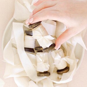 Weiches weißes Seidenband - Off-White-Hochzeitsstrauß-Band - Hochzeitseinladungsband