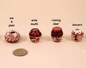 Macetas con estilo Navajo miniatura con diseños auténticos de sudoeste. escala de 1 a 12.   Hecho a mano en los Estados Unidos.