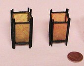 Papel en la linterna japonesa, negro rectángulo marco amarillo. miniatura de la escala de 1 a 12 casa de muñecas.  Hecho a mano en Estados Unidos.