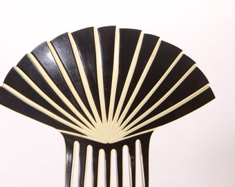 1930s Art Deco Black and Cream Celluloid Decorative Hair Comb