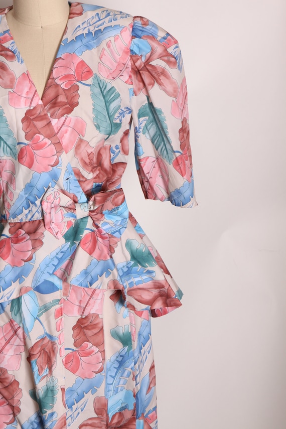 1980s Light Pink and Blue Floral Foliage Half Sle… - image 4