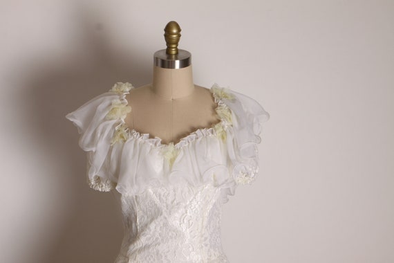 1970s White Lace Short Sleeve Off the Shoulder Pe… - image 3
