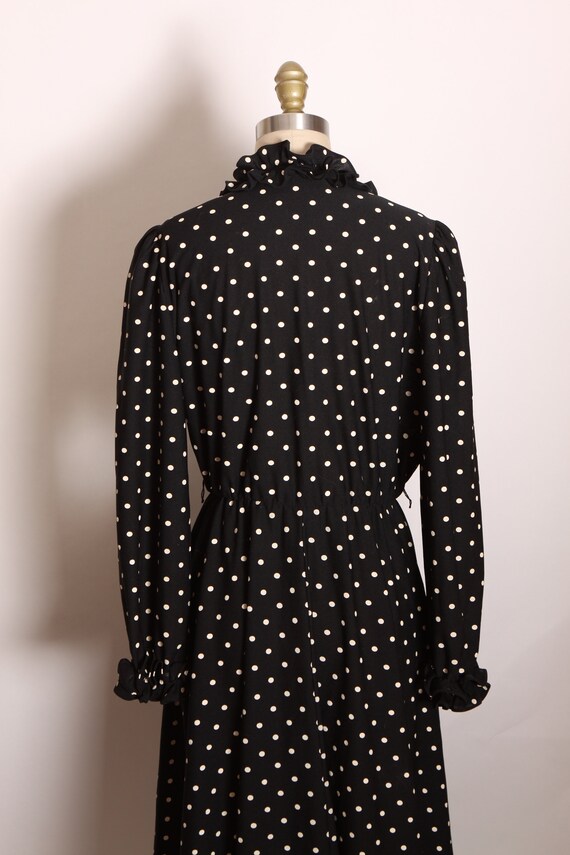 1970s Black and Cream Polka Dot Ruffle Collar V N… - image 8