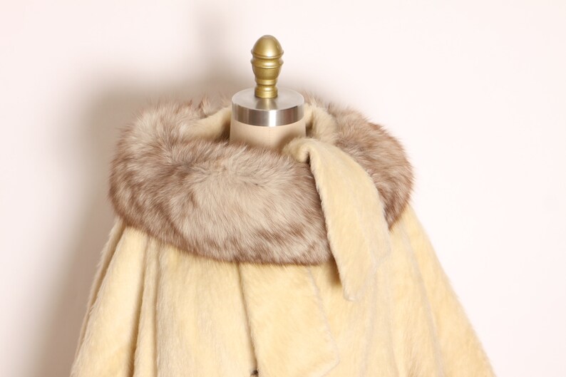 1950s 1960s Cream Off White Fuzzy Mohair Gray and White Fox Fur Collar Scarf Wrap Swing Coat by Lilli Ann XL image 5