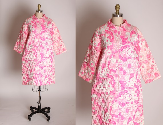 1960s Pink and White Quilted Mod Floral Flower Pow