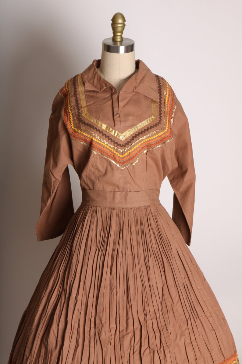 1950s Light Brown, Copper and Gold Soutache Ric Rac Trim 3/4 Length Sleeve Blouse with Matching Pleated Skirt Two Piece Patio Outfit S image 4