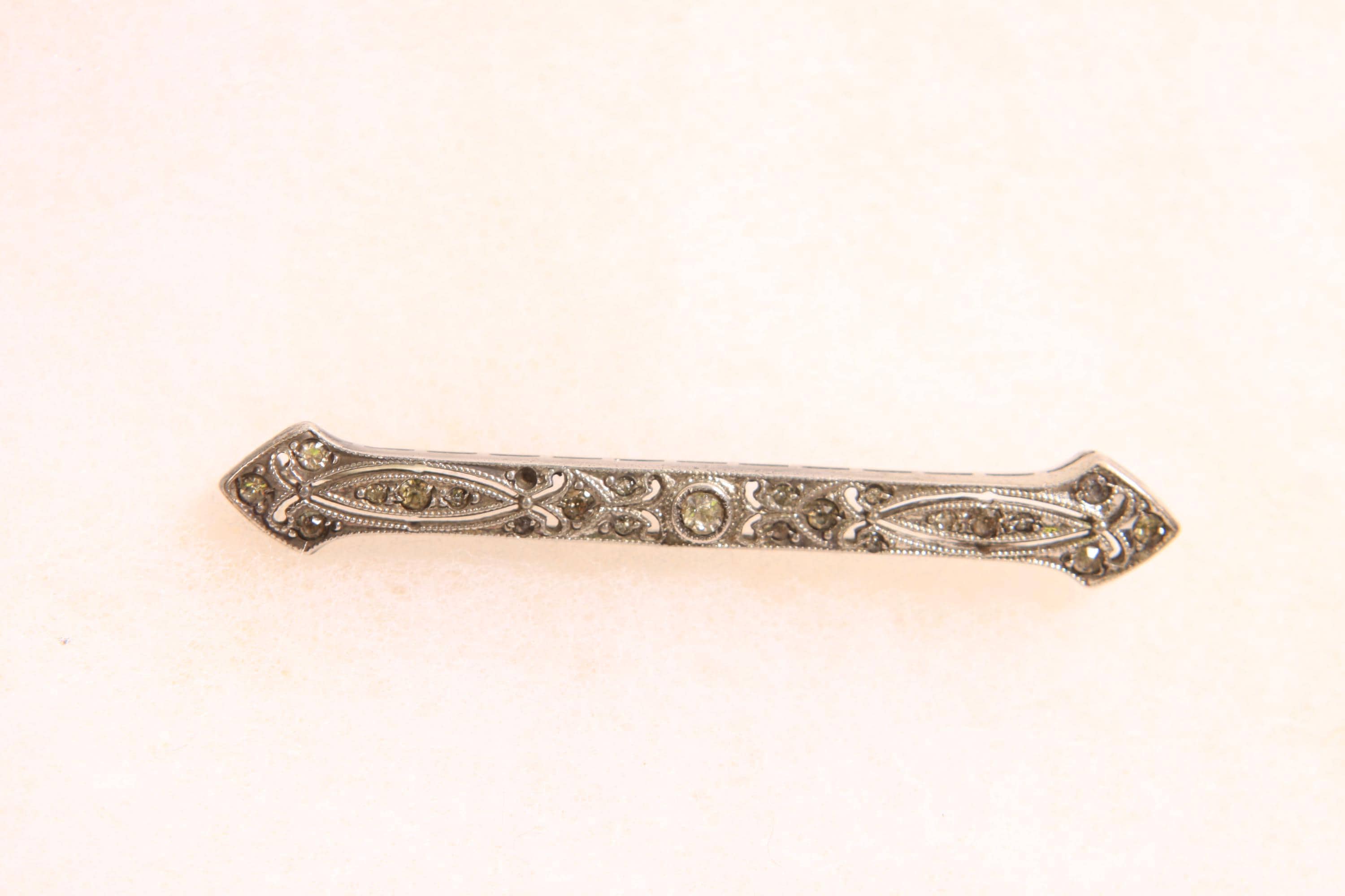 Broche XIXème en or jaune et argent pavée de roses de diamants