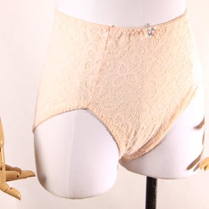 Late 1970s Early 1980s Peach Pink Floral Lace High Waisted Floral Detail Underwear Panties by Bali-XL