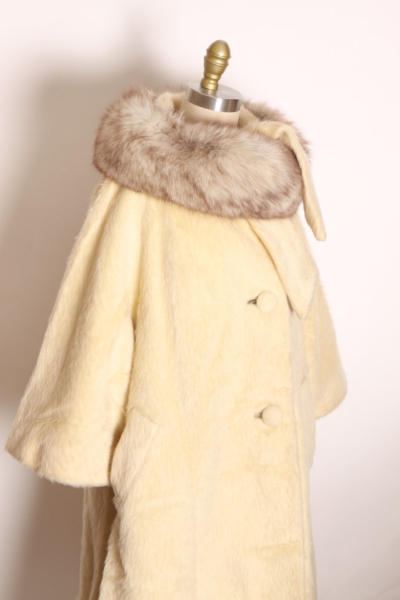 1950s 1960s Cream Off White Fuzzy Mohair Gray and White Fox Fur Collar Scarf Wrap Swing Coat by Lilli Ann XL image 6