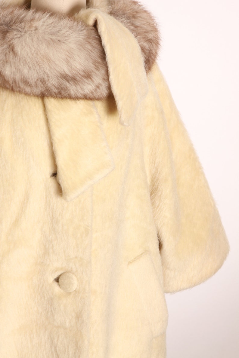 1950s 1960s Cream Off White Fuzzy Mohair Gray and White Fox Fur Collar Scarf Wrap Swing Coat by Lilli Ann XL image 4