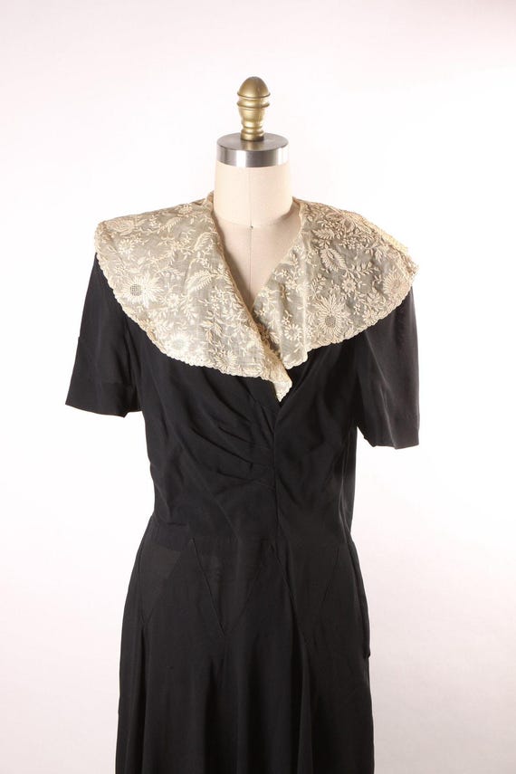 cream and black formal dress 1940s Lace Wide Collar Short Sleeve by Eisenberg Originals -M Lightweight Flowy Dress