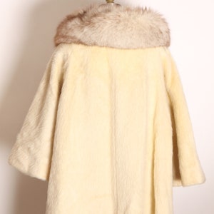 1950s 1960s Cream Off White Fuzzy Mohair Gray and White Fox Fur Collar Scarf Wrap Swing Coat by Lilli Ann XL image 9