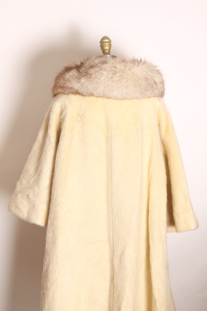 1950s 1960s Cream Off White Fuzzy Mohair Gray and White Fox Fur Collar Scarf Wrap Swing Coat by Lilli Ann XL image 9