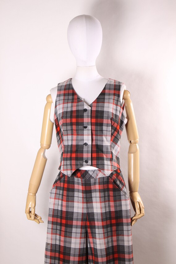 1970s Red, Gray and Black Plaid Sleeveless Button… - image 3