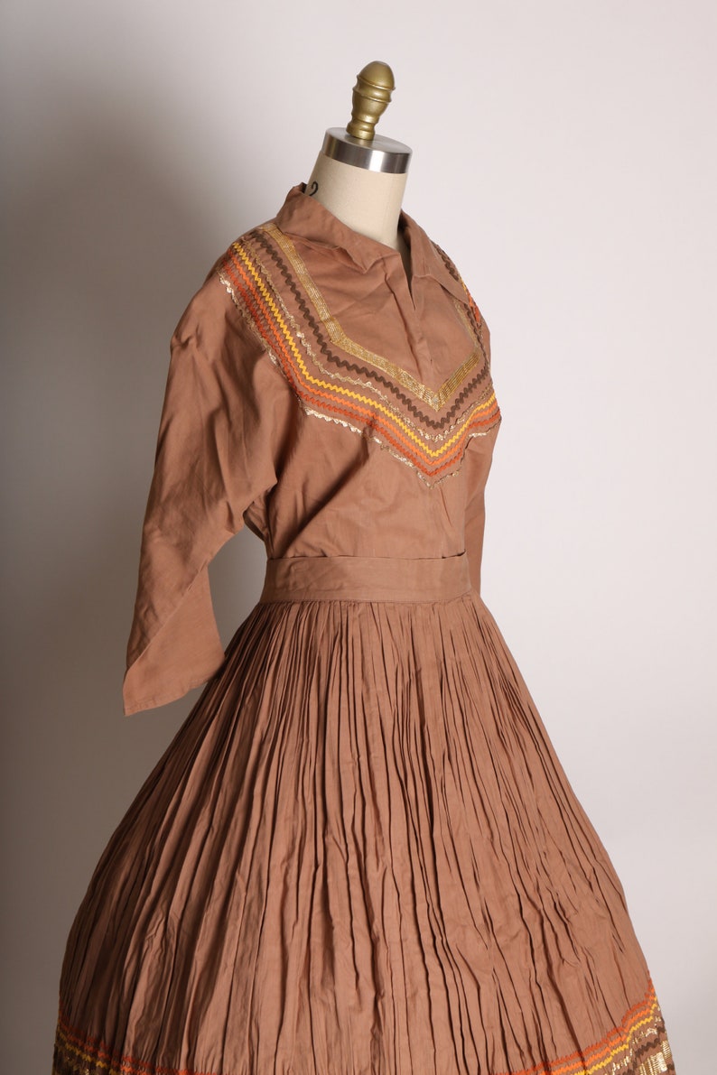 1950s Light Brown, Copper and Gold Soutache Ric Rac Trim 3/4 Length Sleeve Blouse with Matching Pleated Skirt Two Piece Patio Outfit S image 8