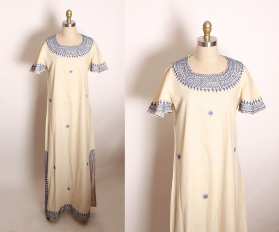 1970s Cream Off White and Blue Embroidered Boho Caftan Full Length Short Sleeve Pullover Dress -L