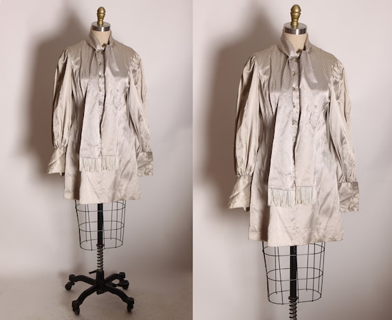 1960s Gray Silver and White Satin Long Sleeve Clear Button Up Attached Fringe Collar Mini Dress by Ho Ho California -XS