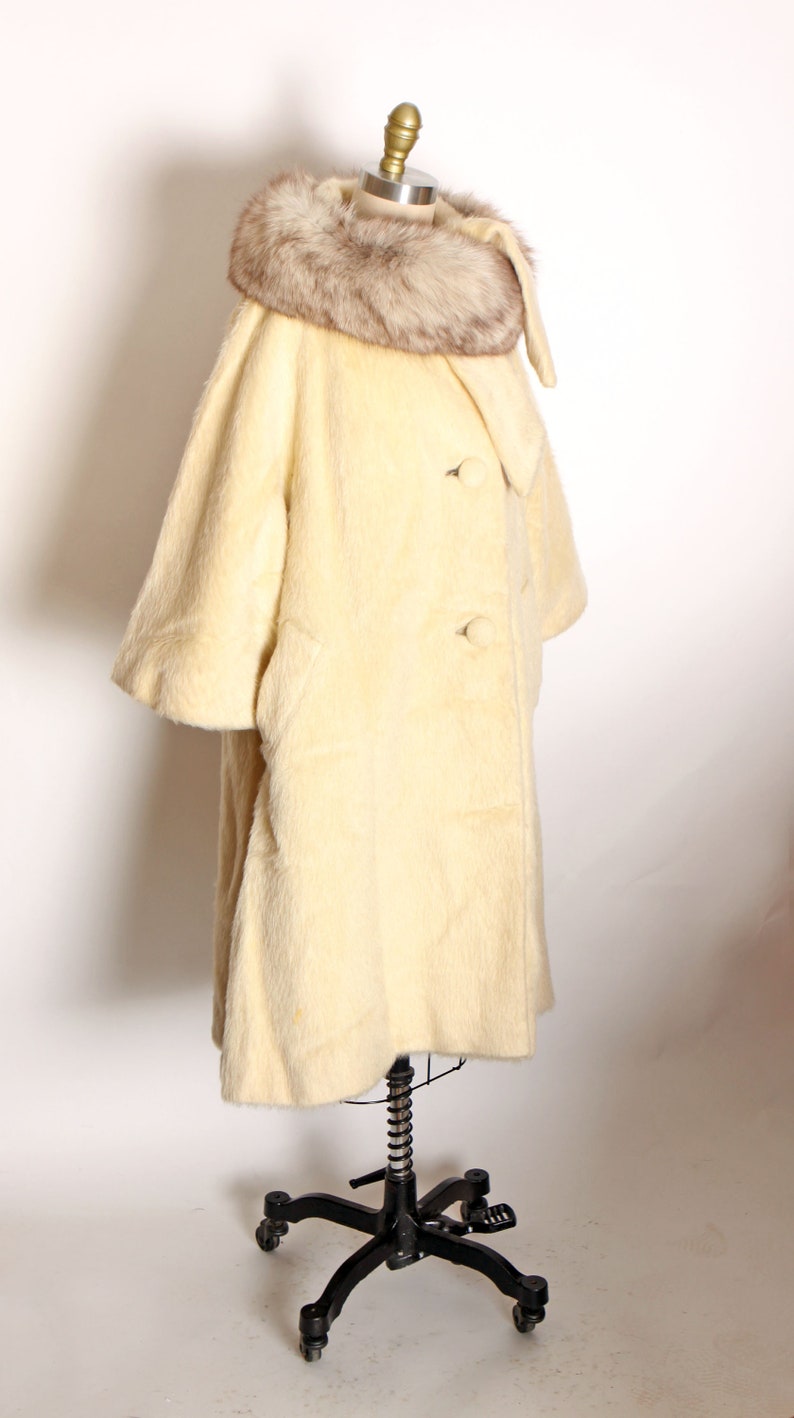 1950s 1960s Cream Off White Fuzzy Mohair Gray and White Fox Fur Collar Scarf Wrap Swing Coat by Lilli Ann XL image 7