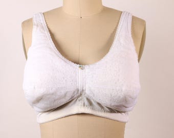 1970s White Light Padded Floral Lace Floral Detail Bra by Jodee Surgical-40C