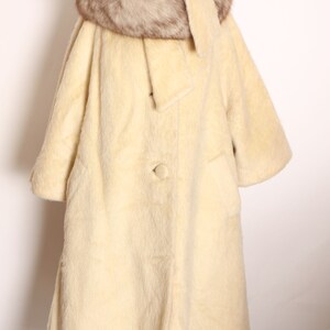 1950s 1960s Cream Off White Fuzzy Mohair Gray and White Fox Fur Collar Scarf Wrap Swing Coat by Lilli Ann XL image 2