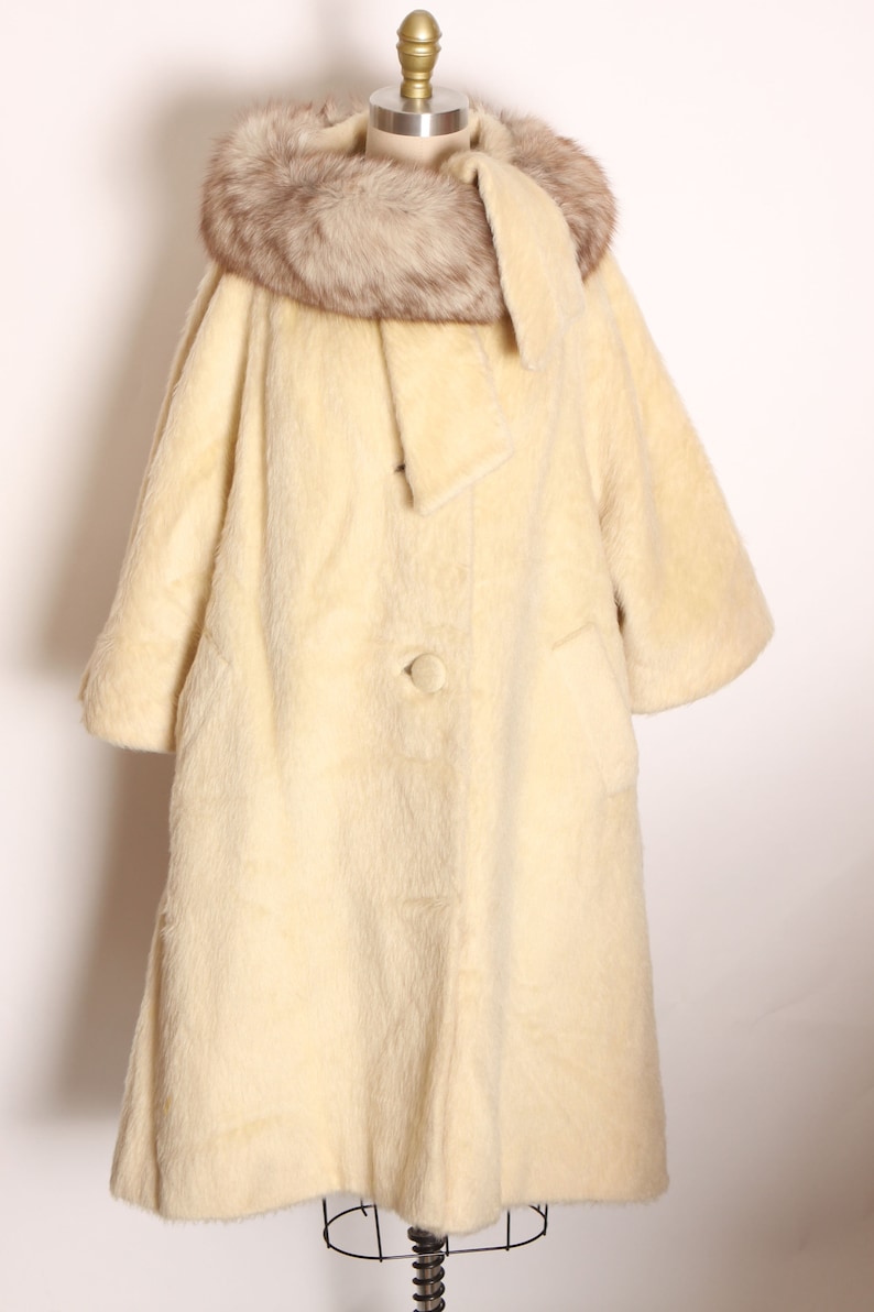1950s 1960s Cream Off White Fuzzy Mohair Gray and White Fox Fur Collar Scarf Wrap Swing Coat by Lilli Ann XL image 2