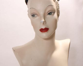 1950s 1960s Multi-colored Feather Pointed Top Formal Hat by  display picture 1