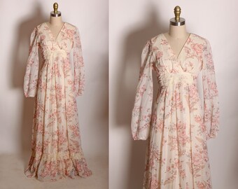 1970s Cream and Pink Long Sleeve Floral Rose Print Full Length Prairie Cottagecore Gunne Sax Style Dress -XS