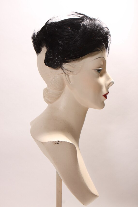 1950s Black Feather and Velvet Swirl Casque Forma… - image 6