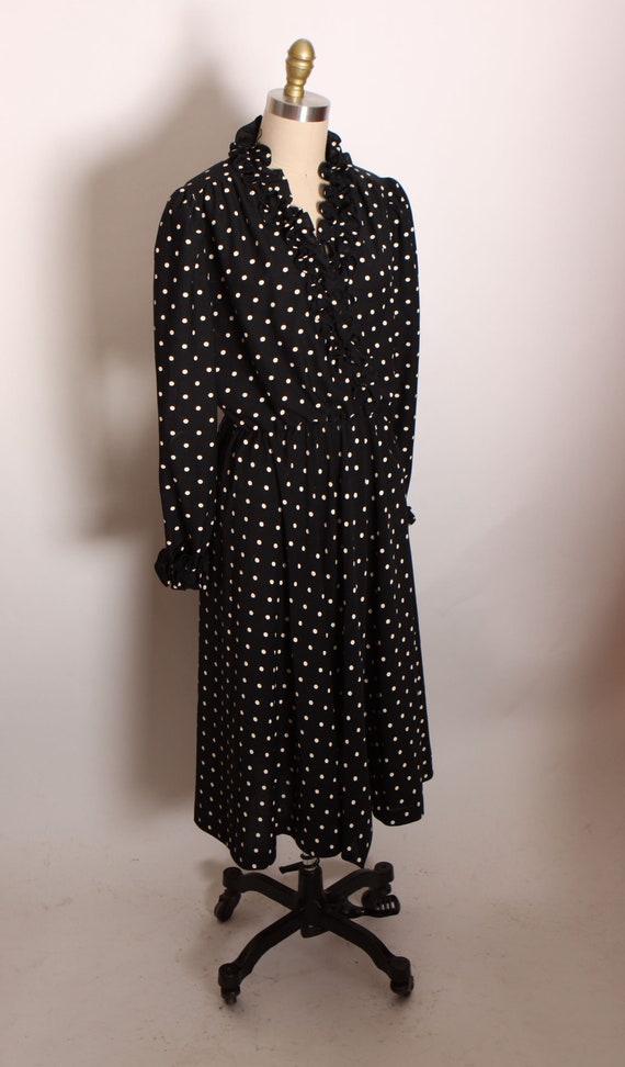 1970s Black and Cream Polka Dot Ruffle Collar V N… - image 6