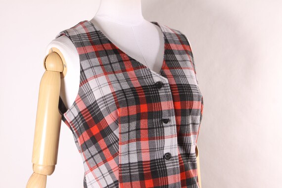 1970s Red, Gray and Black Plaid Sleeveless Button… - image 6