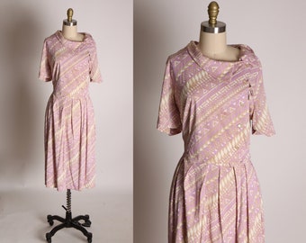 1960s Light Purple, Cream and Tan Short Sleeve Knit Abstract Geometric Print Short Sleeve Dress by Shelton Stroller -XL