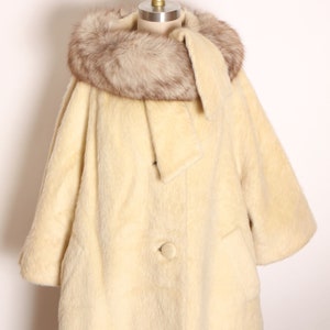 1950s 1960s Cream Off White Fuzzy Mohair Gray and White Fox Fur Collar Scarf Wrap Swing Coat by Lilli Ann XL image 3