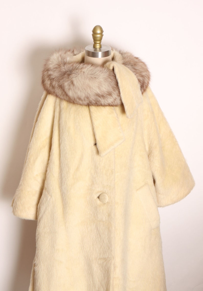 1950s 1960s Cream Off White Fuzzy Mohair Gray and White Fox Fur Collar Scarf Wrap Swing Coat by Lilli Ann XL image 3