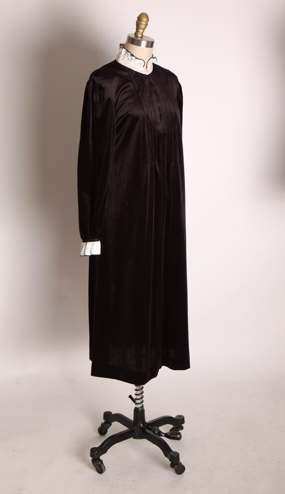 1970s Black Velvet Long Sleeve White Ruffle Colla… - image 4