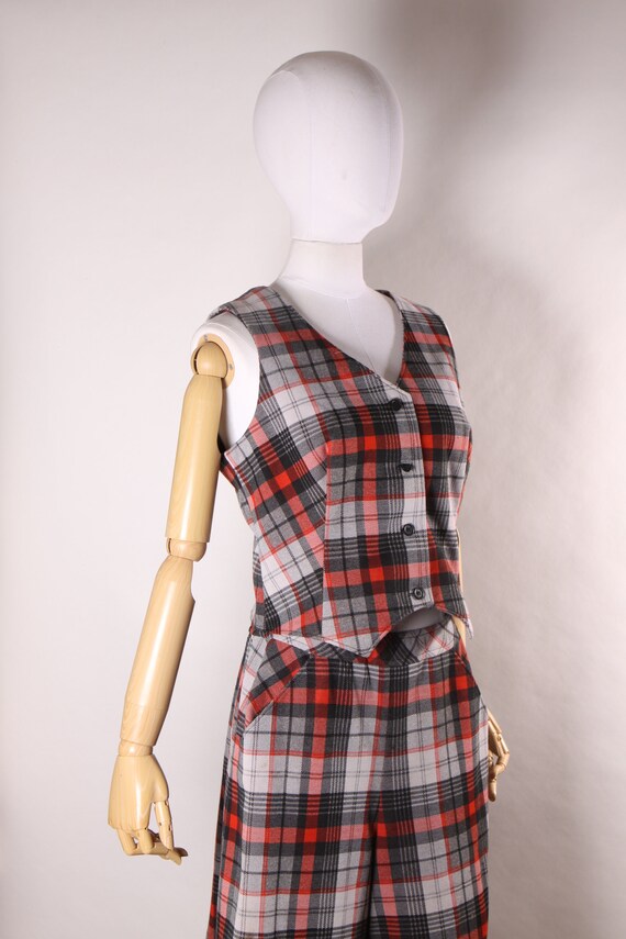 1970s Red, Gray and Black Plaid Sleeveless Button… - image 4