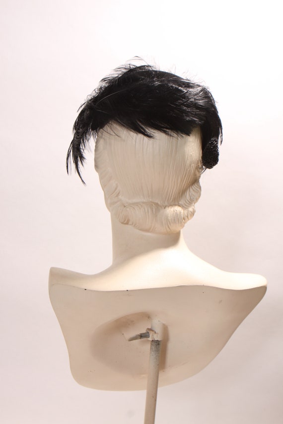 1950s Black Feather and Velvet Swirl Casque Forma… - image 9