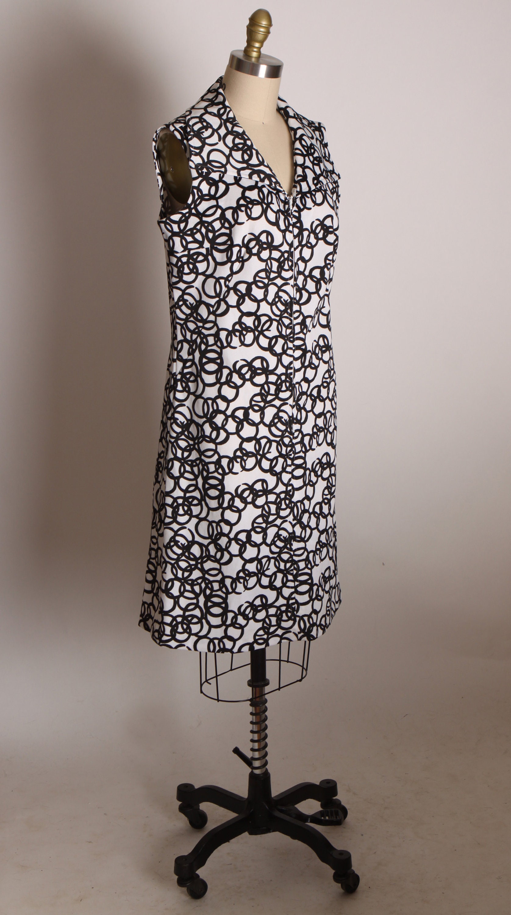 Late 1960s Early 1970s Black and White Swirl Sleeveless Zip Up Front ...