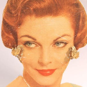 1950s 1960s Gold Tone Metal Leaf Shape Beaded Clip On Earrings