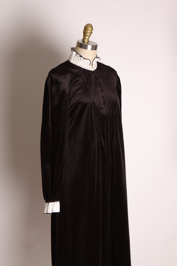 1970s Black Velvet Long Sleeve White Ruffle Colla… - image 5