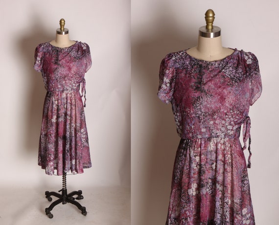 1970s Purple, Black and White Floral Short Sleeve Side Waist Tie Summer Dress by Lady Carol Petites