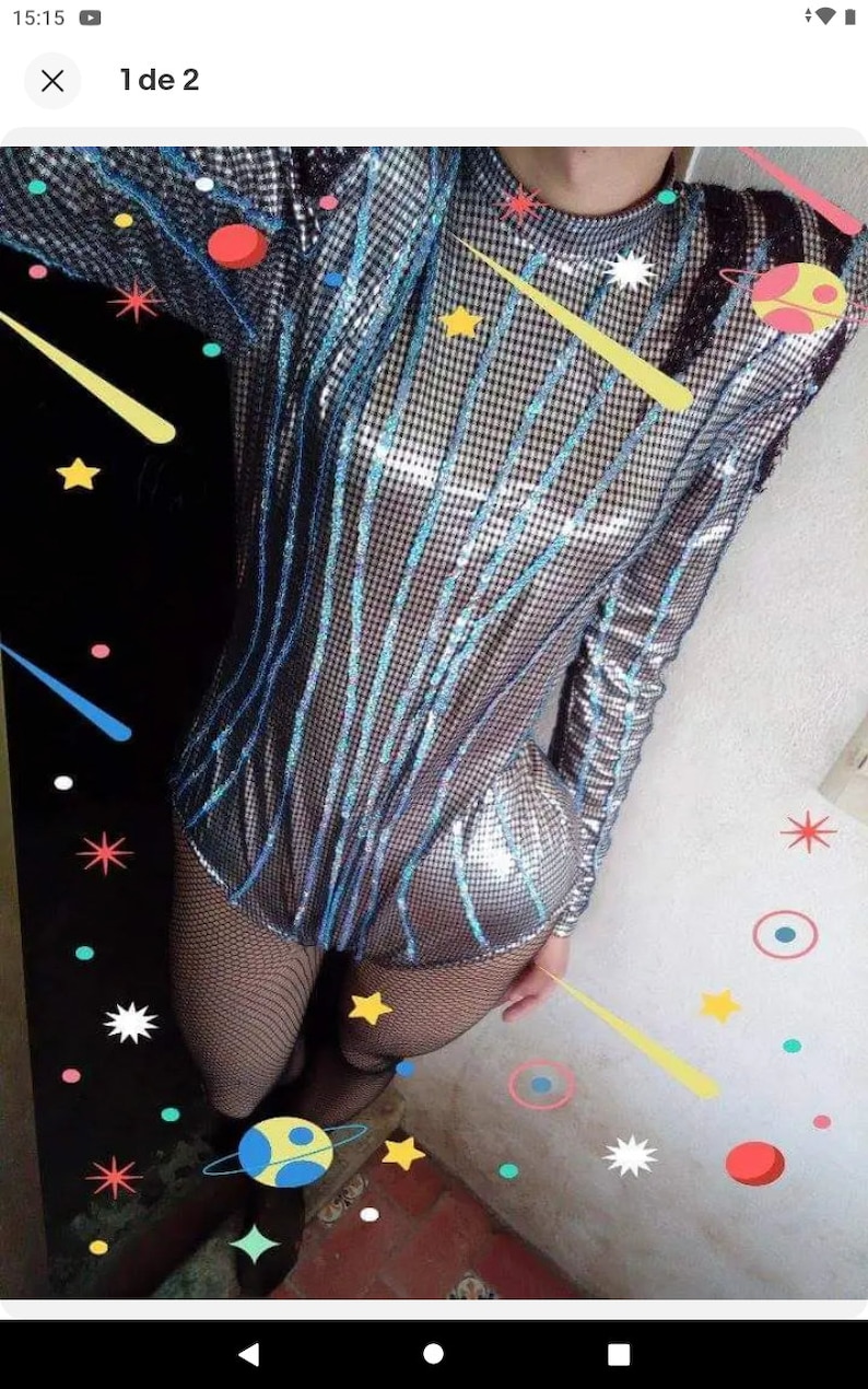 以下が含まれることがあります： 手書き風の「Welcome」の文字が入った素朴な木製サイン。使い古したような仕上がりで、シンプルで魅力的なデザイン。玄関やポーチに最適です。